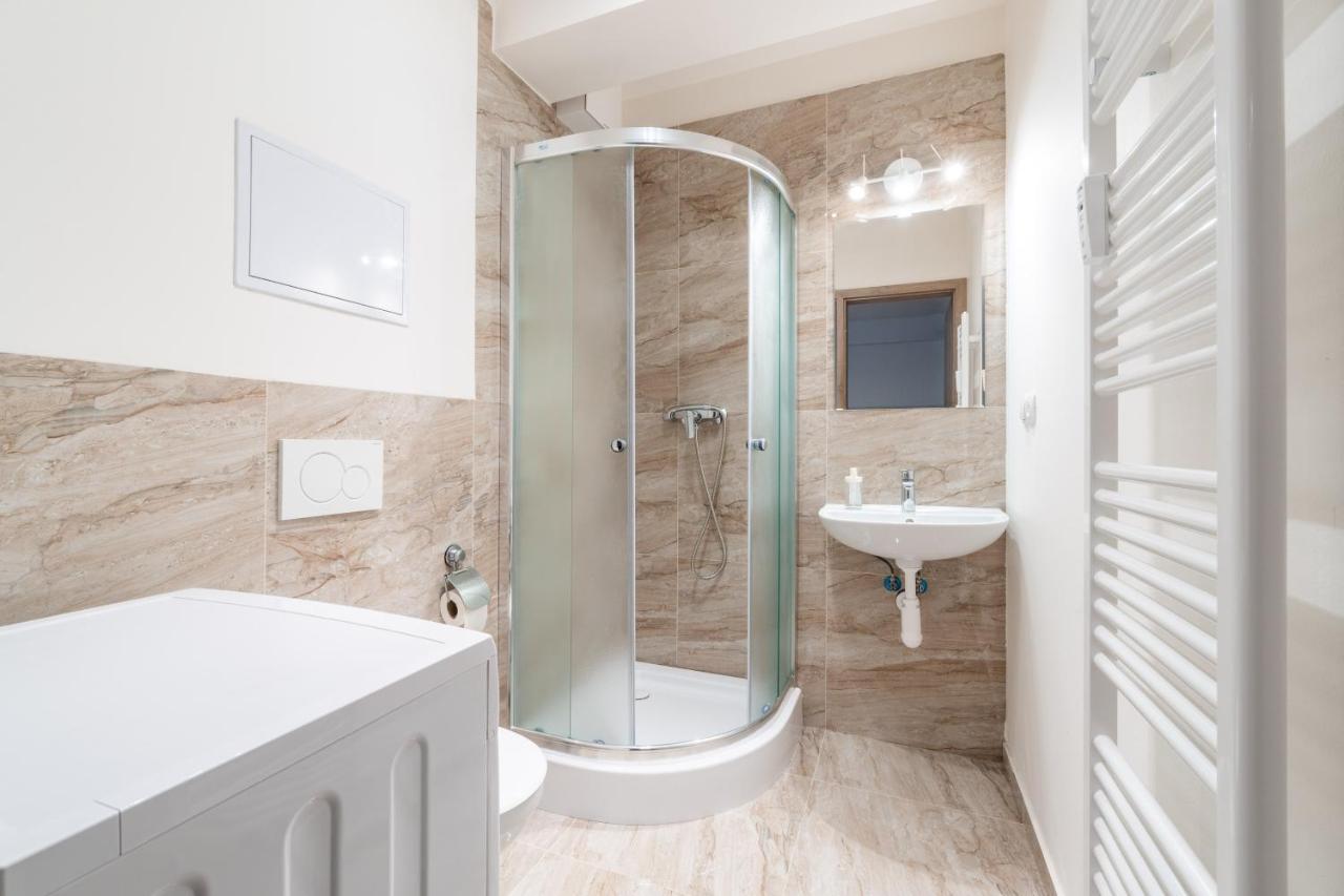 Brand New Studio Apartment # 42 In Brand New Building With Free Parking In The Center Praga Exterior foto